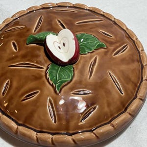 Apple Pie Keeper/Dish with lid | Vintage | Made in Japan