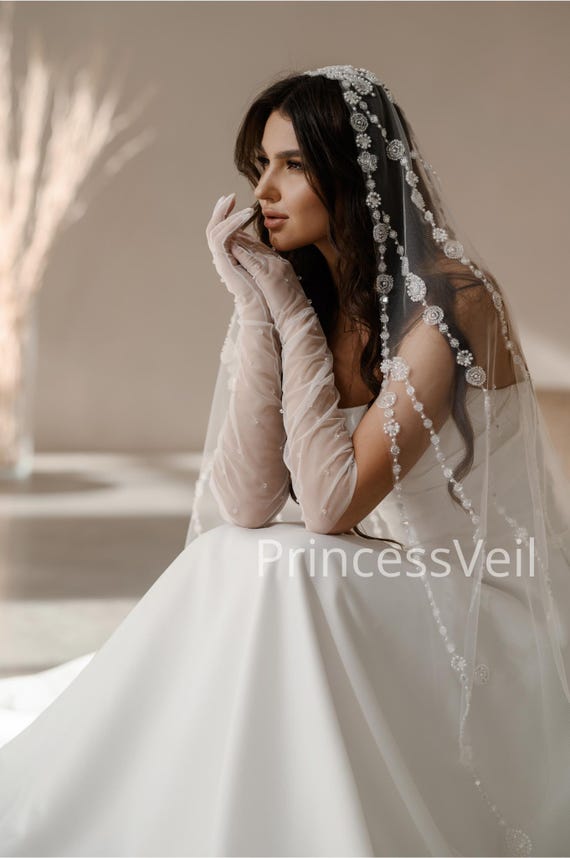 Sparkling Beaded Lace Cathedral Bridal Veil - Ivory  display picture 3