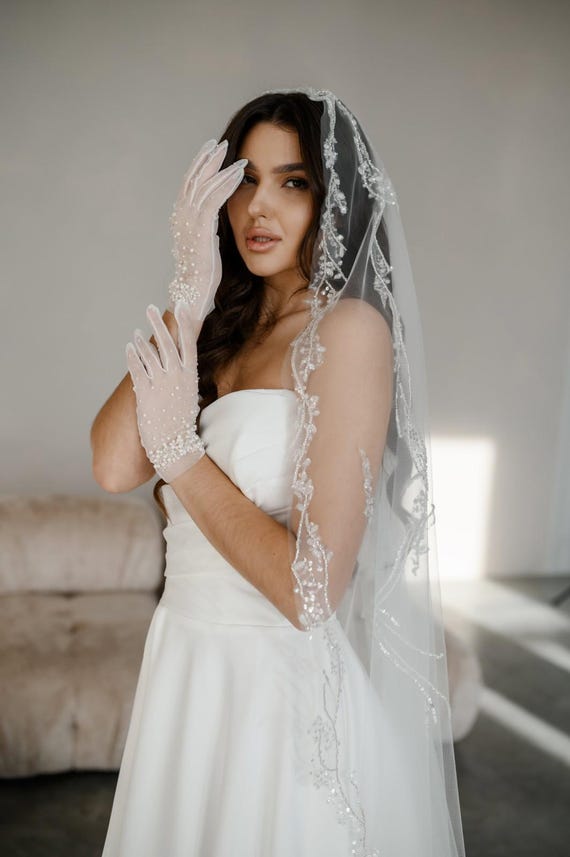 Handmade Beaded Tulle Wedding Gloves:sheer Bridal Pearl  display picture 1