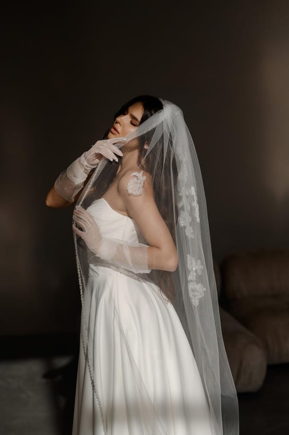 Handmade Crystal Edge Wedding Veil, Bridal Waltz Veil  display picture 1