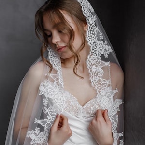 Lace Mantilla Veil, One Tier Wedding Veil with Lace Trim, Lace Wedding Veil, Ivory Lace Veil, Long Cathedral Veil,Chantilly Lace Long Veil,