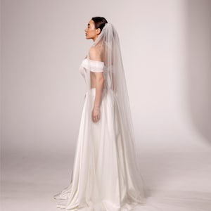 Elegant Wedding veil with pearl trim. This single-tier veil is decorated with high-quality pearls of various sizes . image 6