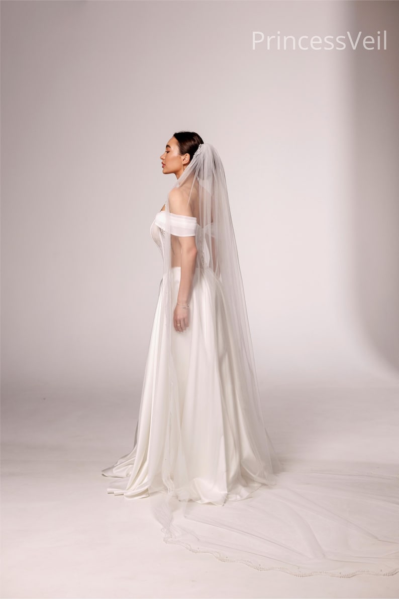 Elegant Wedding veil with pearl trim. This single-tier veil is decorated with high-quality pearls of various sizes . image 6