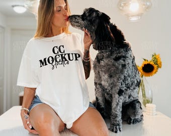CC1717 Modello di camicia bianca modello femminile / Modello di camicia per cani colori comfort / Modello con cane / Modello di maglietta per animali domestici e proprietario / Modello di camicia per cagnolini