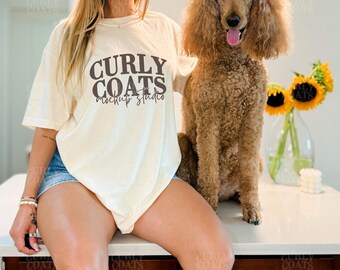 Mockup di maglietta avorio Comfort Colors 1717 con cane / Maglietta modello CC1717 da donna / Mockup di maglietta per cani modello reale / Mockup di maglietta per cani, Mockup di maglietta per animali domestici