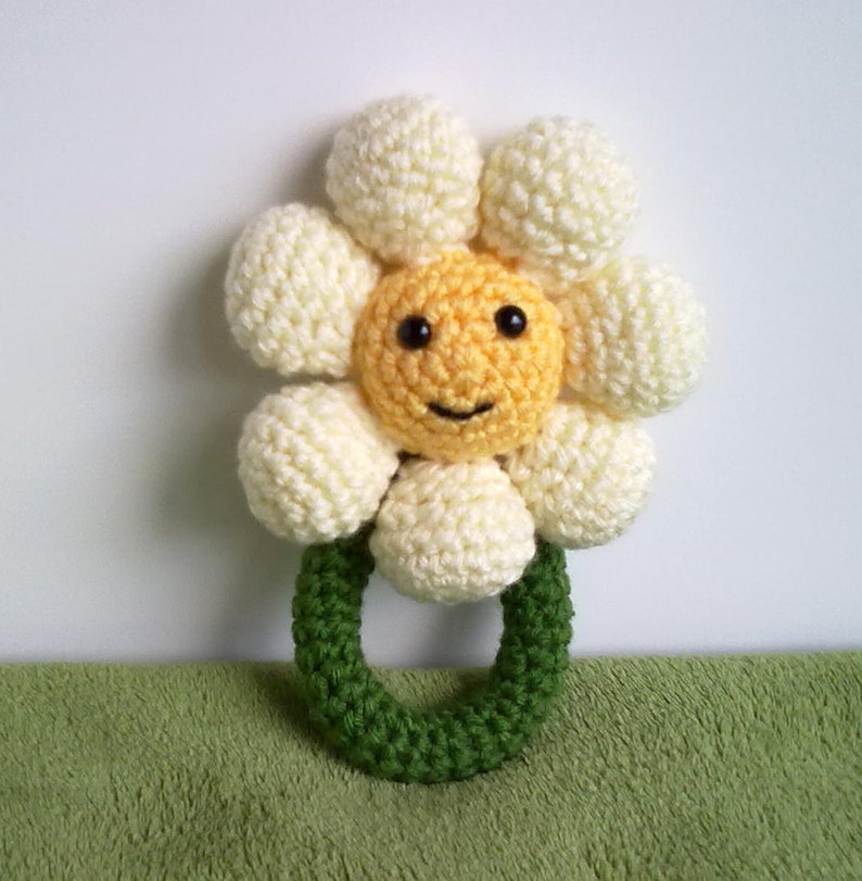 Crochet Daisy Rattle Pattern image 1