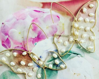 Butterfly hoop earrings.Pearl butterfly earrings.Wire butterfly hoop earrings