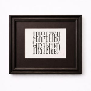 Gotische kalligrafie kunst aan de muur – perfect verkeerd uitgelijnde typografieprint, decor Dark Academia, Vyaz-stijl 8 x 10 inch zwart houten frame