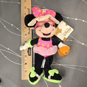 Minnie Mouse Bean Bag Plush - August Peridot Birthstone - Vintage Disney Stuffed Toy with Tags immagine 4