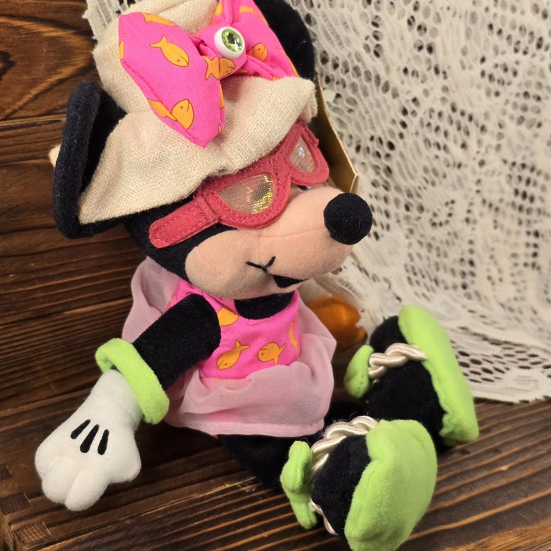Minnie Mouse Bean Bag Plush - August Peridot Birthstone - Vintage Disney Stuffed Toy with Tags immagine 8