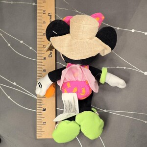 Minnie Mouse Bean Bag Plush - August Peridot Birthstone - Vintage Disney Stuffed Toy with Tags immagine 5