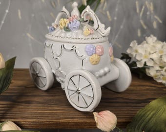 Vintage Porcelain Carriage Trinket Box - Fairytale-Inspired Keepsake Box - Floral Ceramic Jewelry Holder - Shabby Chic Decor
