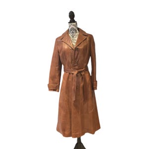 Skin Gear Brown Leather Trench Coat - Women&#39;s Size XS / Small - Earth Tone Long Leather Jacket with Belt - Vintage 1970s Retro Outerwear