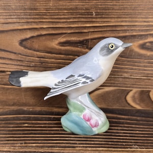 Crown Staffordshire Wheatear Bird Figurine #262 - Hand-Painted Bone China - Made in England - Vintage Mid-Century Home Decor