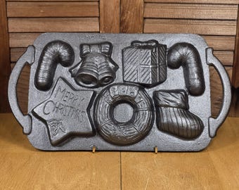 Vintage Cast Iron Christmas Holiday Baking Mold Pan with 7 Wells