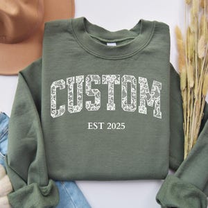 Sudadera de encaje personalizada con texto personalizado y cuello redondo, suéter personalizado con estampado de encaje, lindo jersey de moda, regalo para él y para ella, personalizable