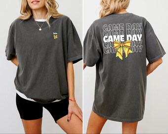 Personalized Softball Comfort Colors® T-shirt Coquette Game Day Shirt Custom Softball Player Tee Softball Bow Tshirts Trendy Gift For Mom