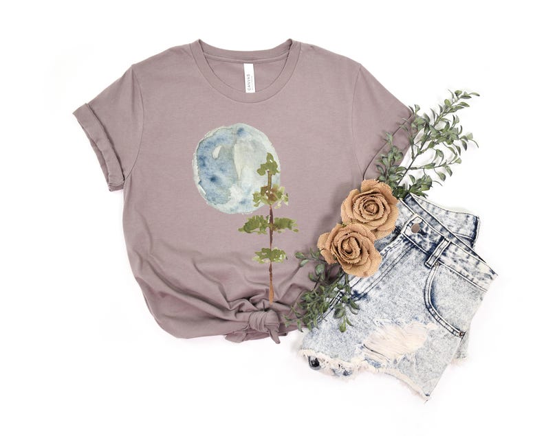 Camiseta con luna y árbol, camiseta de naturaleza, camiseta gráfica de pino, camiseta de acuarela, camiseta unisex para actividades al aire libre, regalo navideño, camiseta minimalista para él o ella imagen 8