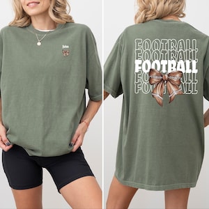 Personalisiertes Fußball Comfort Colors® T-Shirt Kokette Spieltag Shirt Benutzerdefinierter Name Spieler T Fußball Bogen Liebhaber Tshirts Trendiges Geschenk für Mama