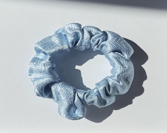 Coletero de seda vintage reciclado, accesorio para el cabello sostenible hecho a mano.