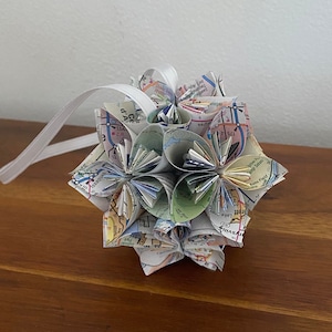 Kaart van de staat Washington met kleine papieren bloem pomanderornament - eerste papieren verjaardag, cadeau leraar waardering, kerstuitwisseling