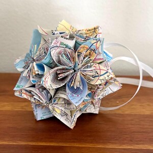 Zustand von Rhode Island Map Kleine Papierblumen-Pomanderverzierung - Erster Jahrestag des Papiers, Geschenk für Lehrer, Weihnachtsbörse