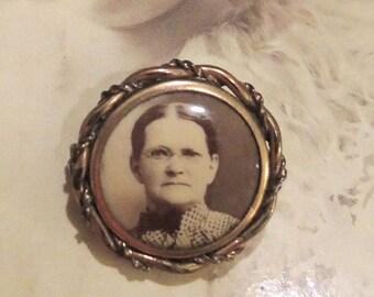 Victorian Memorial Brooch Made In The Late 1800's By Photo Jewelery Mfg. May 1898