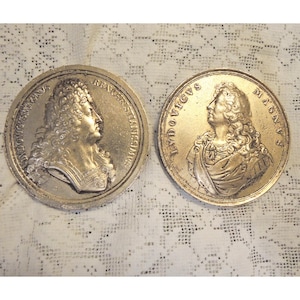 Vintage French King Louis XIV Medallions: Gold Tone Souvenir (69mm)
