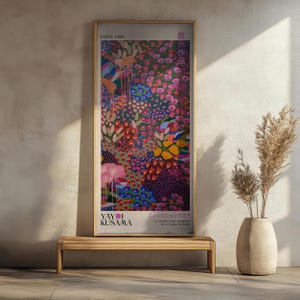 Poster verticale, stampa artistica astratta di Yayoi Kusama, arte murale Japandi colorata come stampa di Yayoi Kusama, poster incorniciato giapponese, arte murale giapponese