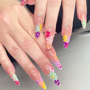 Charmante kleurrijke zomerbloem nagel, trouwnagels, handbeschilderde gelnagels, bloemennagels, frans, kerstmis, amandelpers op de nagel, cadeau voor haar