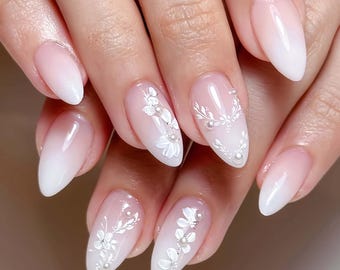Ongles avec fleurs charmantes françaises, ongles de mariage, ongles en gel peints à la main, ongles floraux, ongles français, ongles de Noël, presse amandes sur l'ongle, cadeau