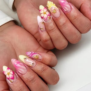 Shell Charming Graceful 3d  Nail, Wedding Nail, Handpainted Gel Nails, Floral Nail,  french Nails,Christmas nails,Almond Press On Nail,Gift