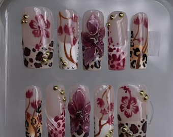 Elegant Floral and Leopard - print Long Nails，Long Nails,floral nails,bead nails,Multicolored Design，Leopard - print Elements