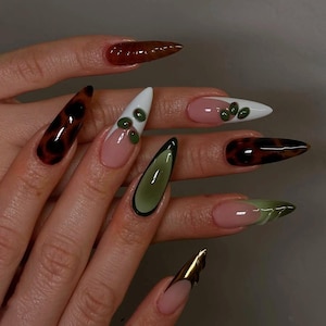 Elegant Exotic Pointed Nails,Wedding Nails , Hand painted Gel Nails, Floral Nails,  Christmas nails, Almond Press On Nail,Gift
