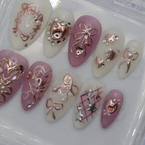 Dromerige bloemnagels, roze hartnagels, handgeschilderde gelnagels, bloemennagels, franse nagels, kerstnagels, amandelpers op de nagel, cadeau voor haar