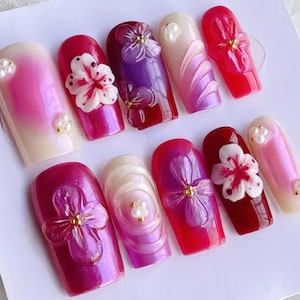 Bunte rote Blumennagelkunst, Hochzeitsnägel, handbemalte Gelnägel, Blumennägel, Weihnachtsnägel, Mandelpresse auf Nagel, Geschenk