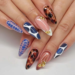 Elegant trendy graceful Nails, Wedding Nails , Handpainted Gel Nails, Floral Nails,  french Nails,Christmas nails,Almond Press On Nail,Gift