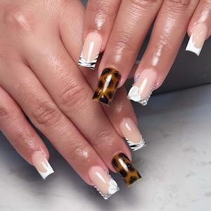 Elegant Brown stylish Nails, Wedding Nails,Handpainted Gel Nails, Floral Nails,  french Nails,Christmas nails,Almond Press On Nail,Gift