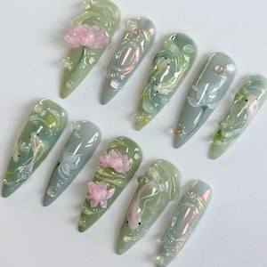 Ongles fleur élégant vert d'été porte-bonheur, ongles de mariage, ongles en gel peints à la main, ongles floraux, ongles de Noël, amandes pressées sur l'ongle, cadeau