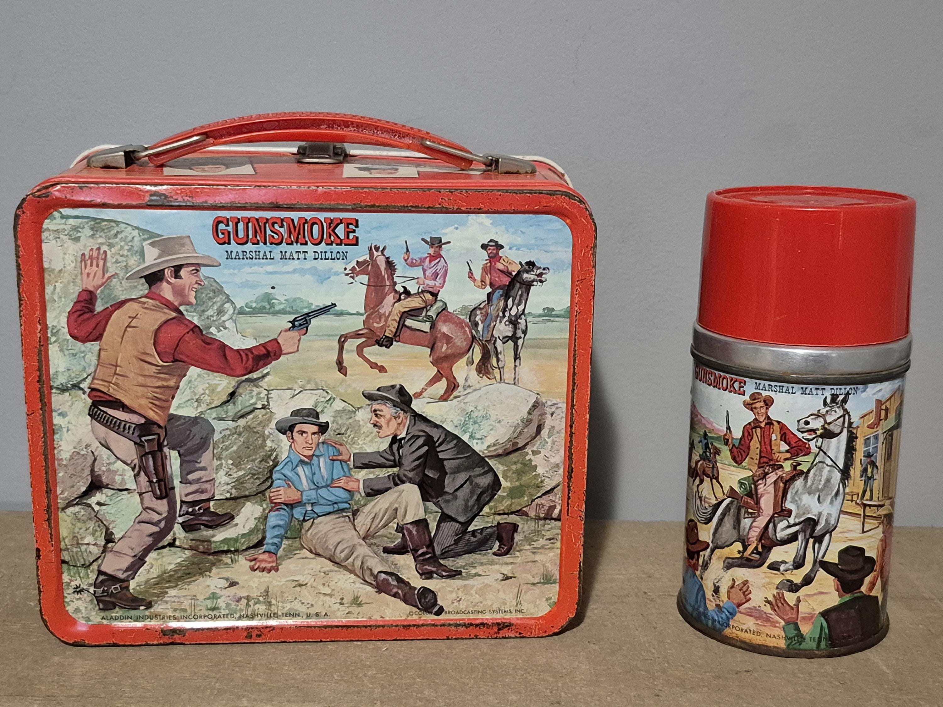 Lonchera y termo vintage Gunsmoke de 1962. Raro juego de lonchera y termo de metal Gunsmoke de 1962.