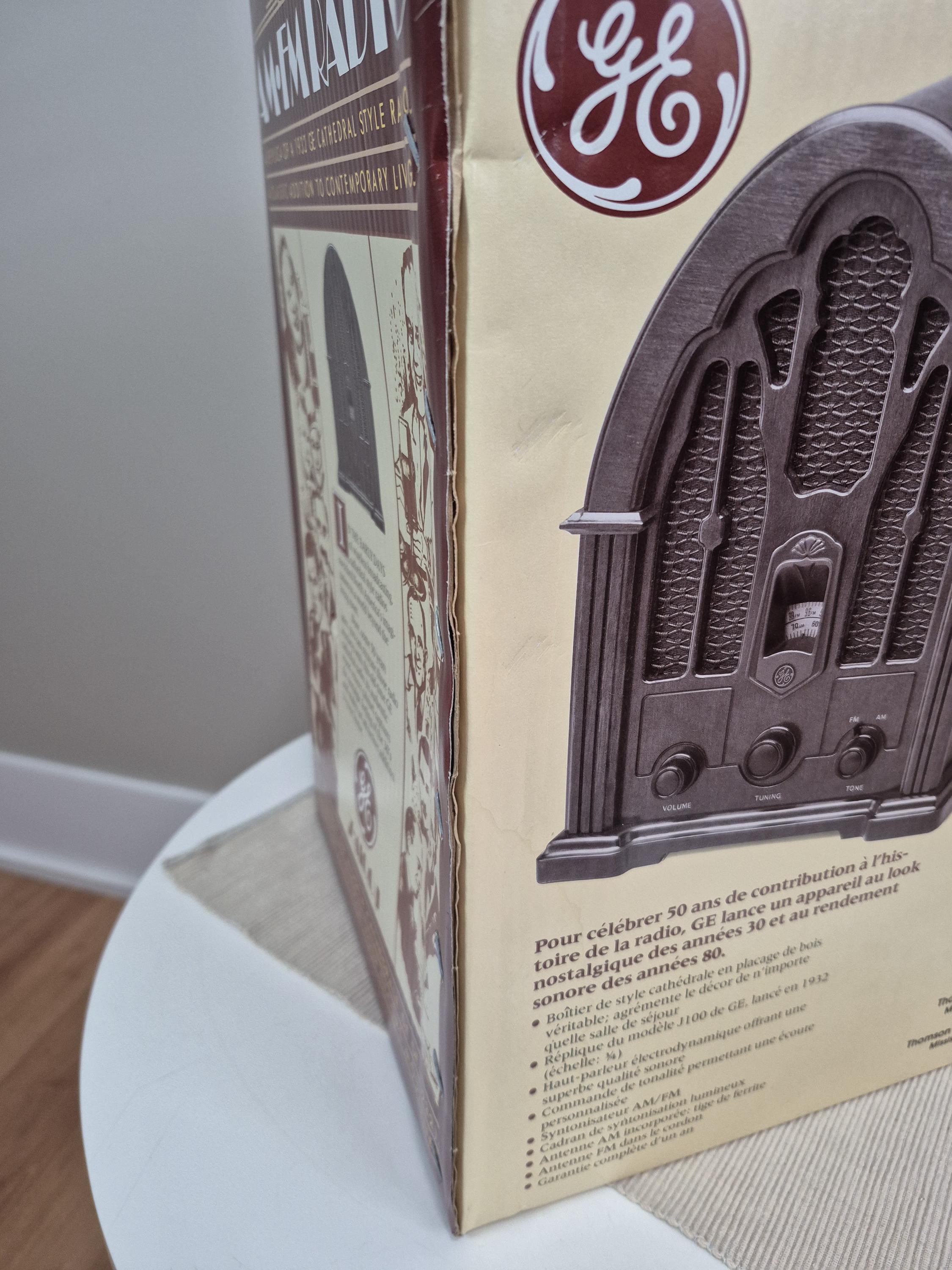 Vintage GE General Electric Model 7-4100JA Retro Cathedral AM FM