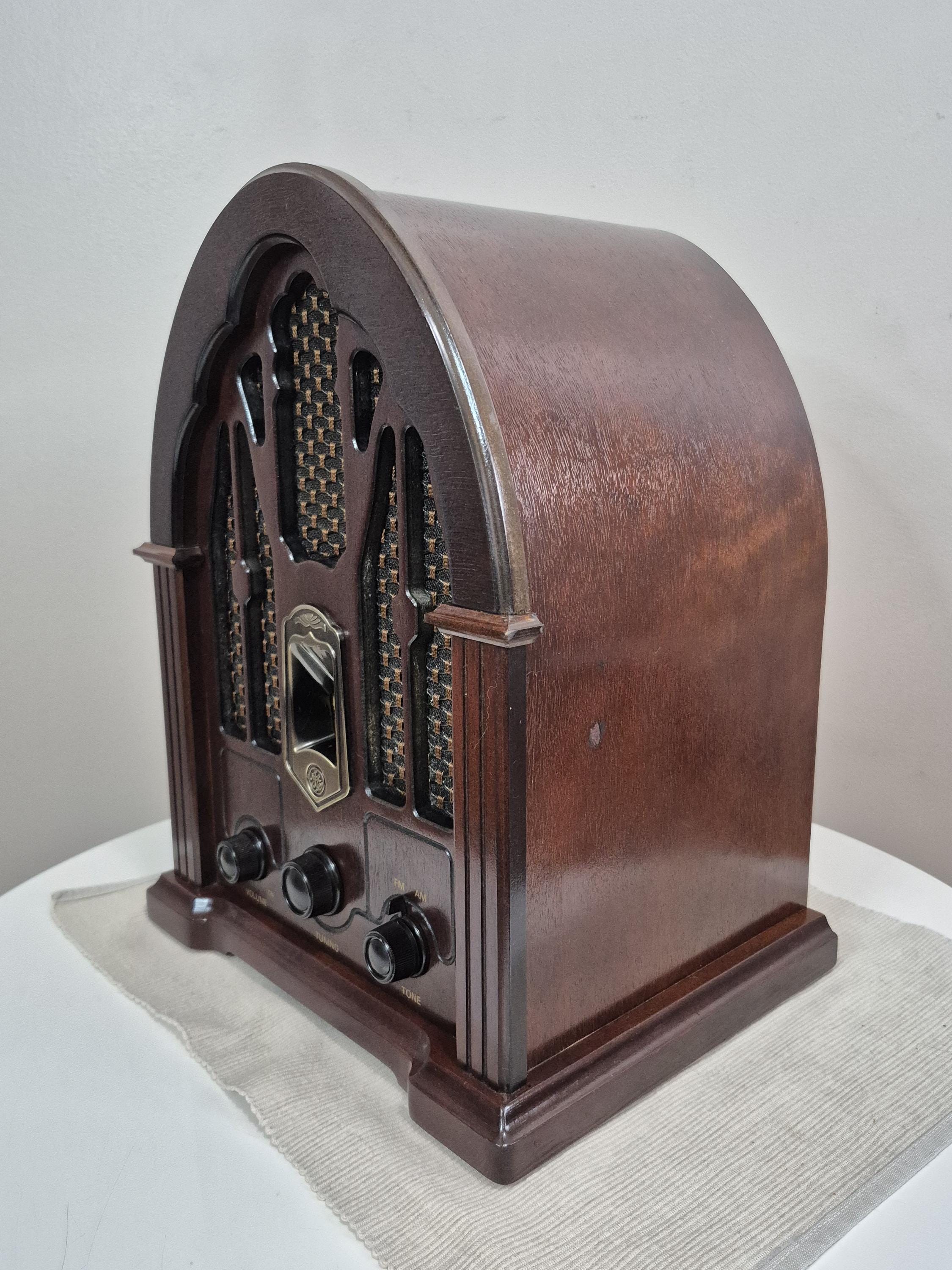 Vintage GE General Electric Model 7-4100JA Retro Cathedral AM FM