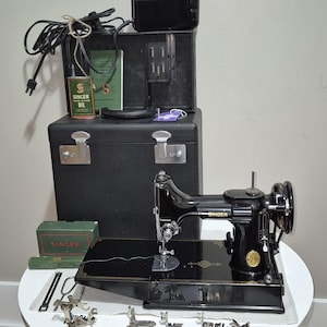 Vintage Singer Featherweight 221 Sewing Machine