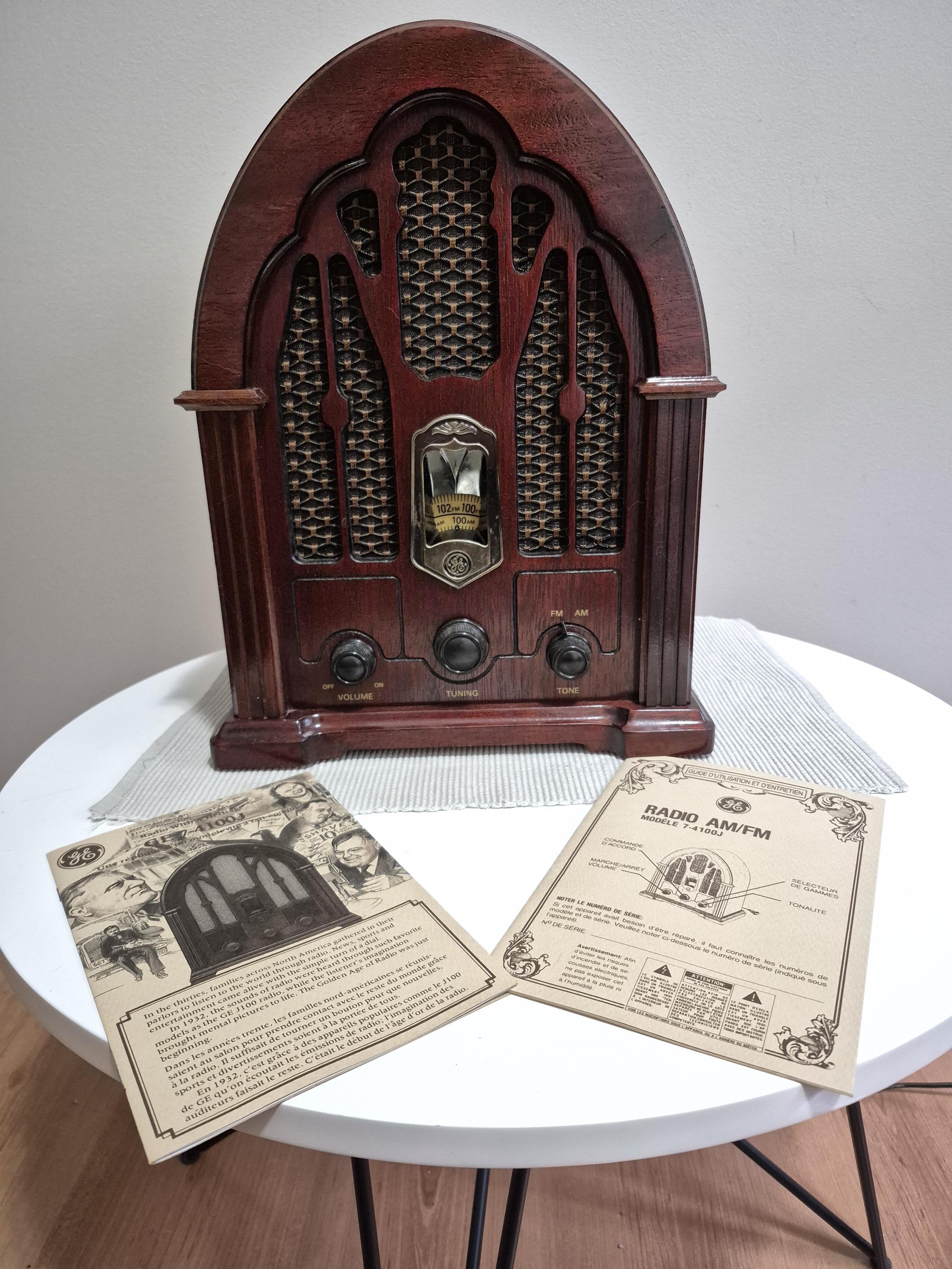 Vintage GE General Electric Model 7-4100JA Retro Cathedral AM FM