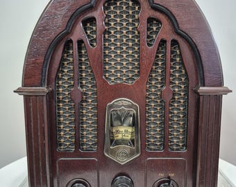 Vintage GE General Electric Model 7-4100JA Retro Cathedral AM FM