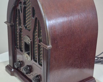Vintage GE General Electric Model 7-4100JA Retro Cathedral AM FM