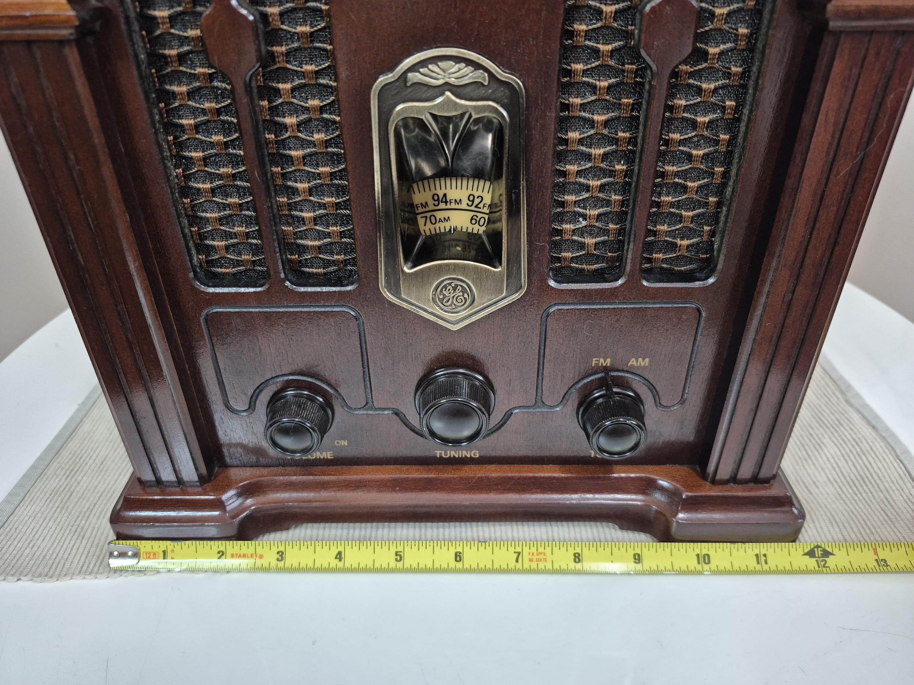Vintage GE General Electric Model 7-4100JA Retro Cathedral AM FM