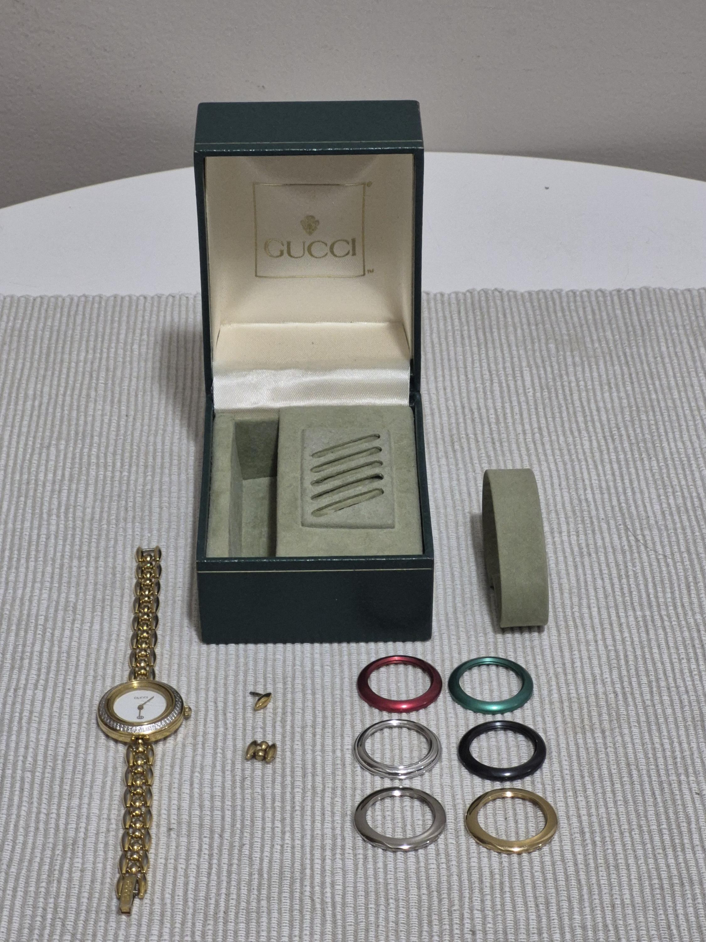 Vintage Ladies Gucci Diamond Cut Bezel and 6 Changeable 