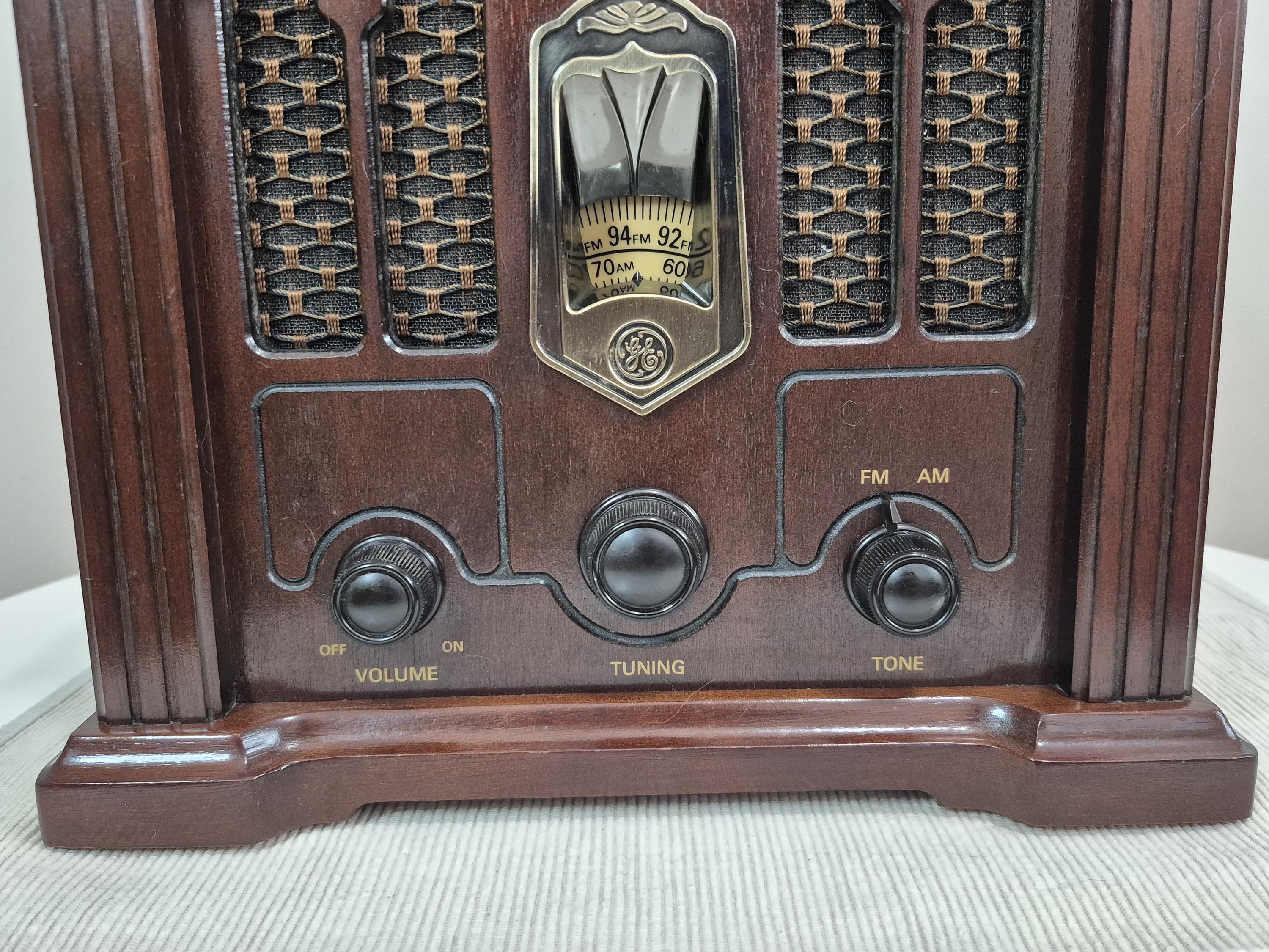 Vintage GE General Electric Model 7-4100JA Retro Cathedral AM FM