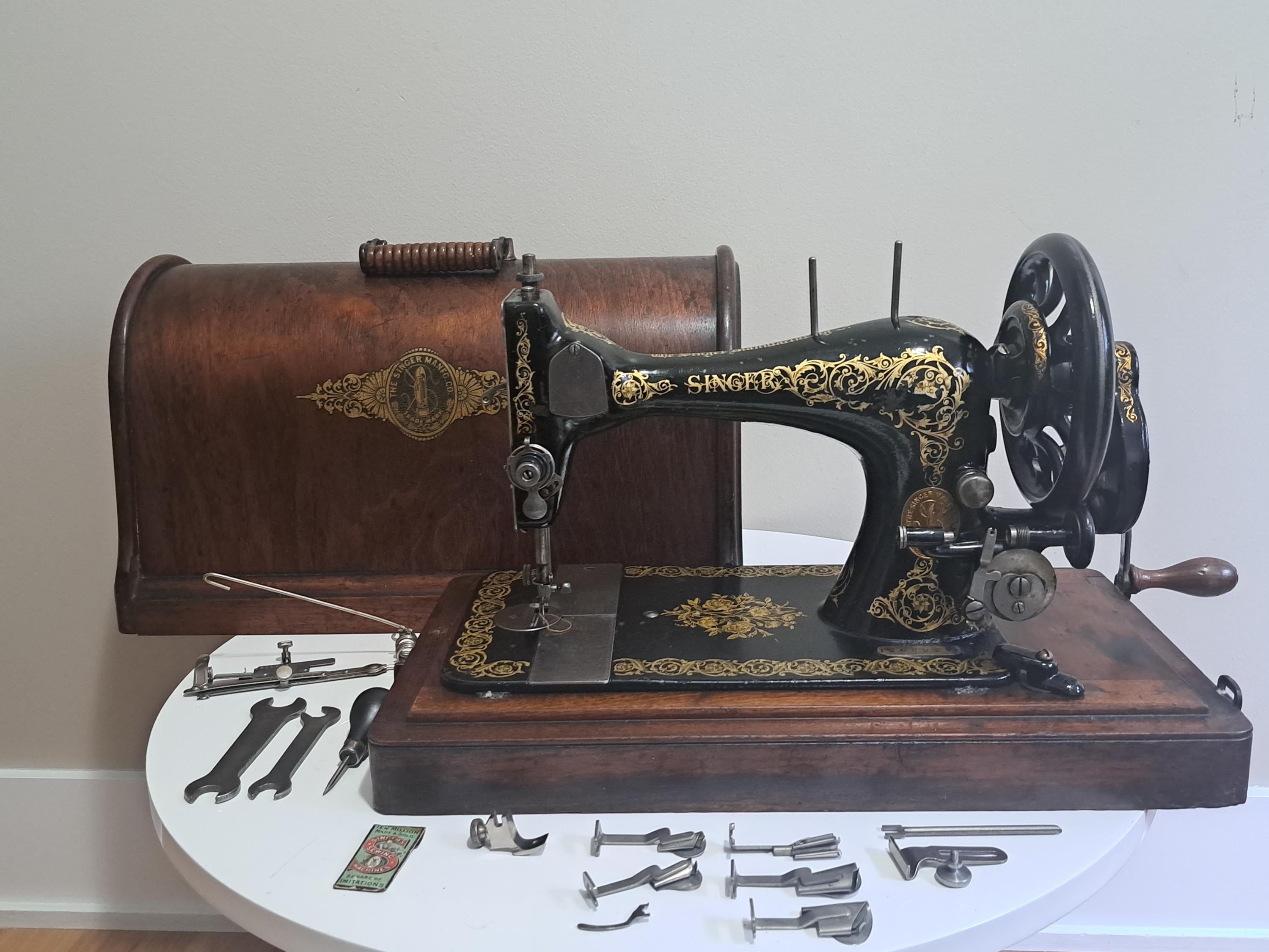 NEW SEWING MACHINE　古い手回しミシン　アンティーク il_fullxfull.6748848327_d0lz.jpg